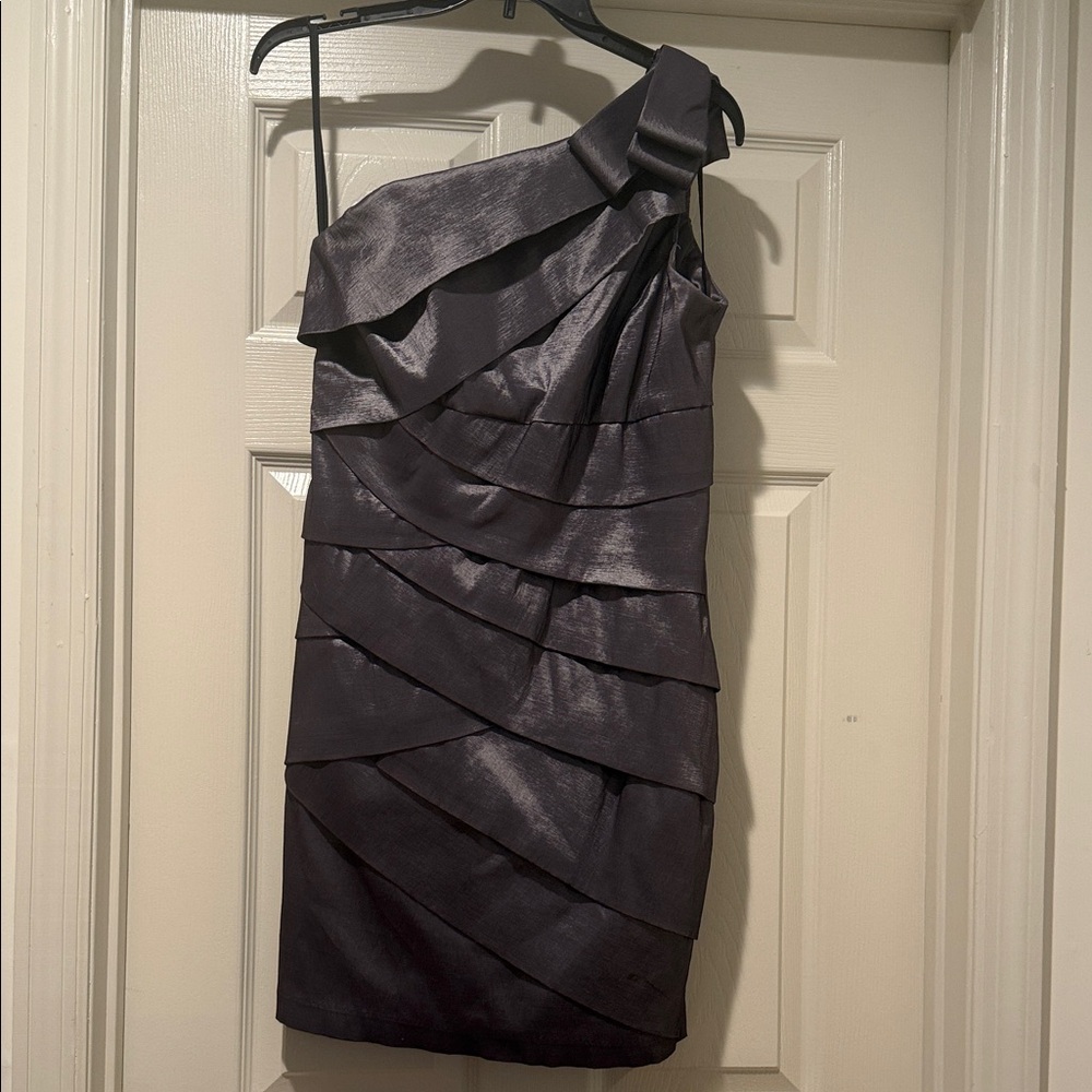 Jessica McClintock Y2K One-Shoulder Metallic Charcoal Tiered Wedding Guest 12